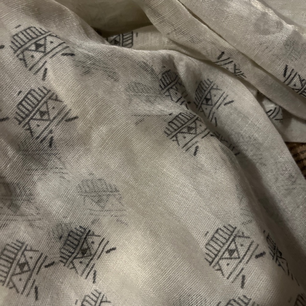 Sheer lightweight Ivory Infinity Scarf Owls - Picture 6 of 6